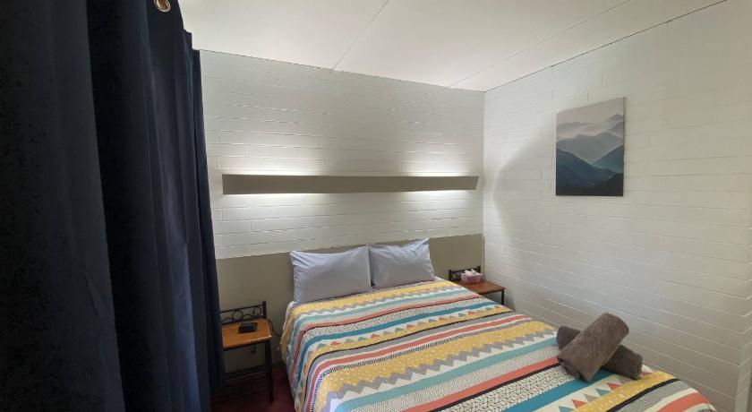 Capri Motel photo