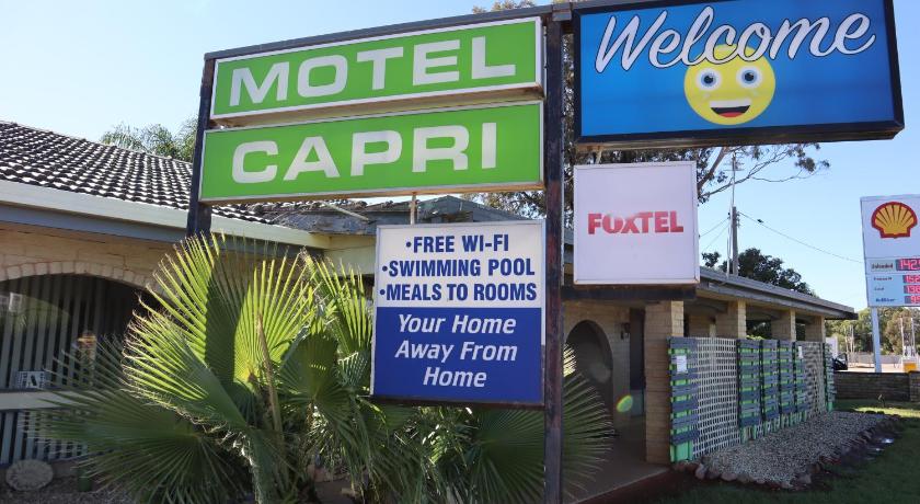 Capri Motel photo