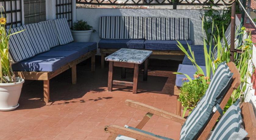 Mana Mana Youth Hostel photo