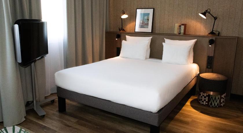 Image of Superior suite with 1 double bed and day bed 13