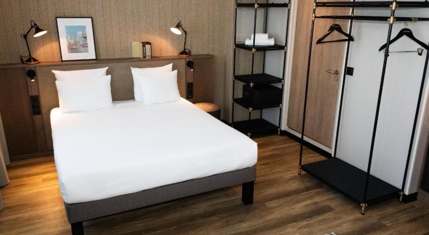 Image of Superior suite with 1 double bed and day bed 17