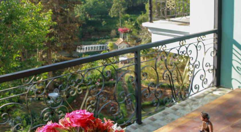 Image of Rose Room 8