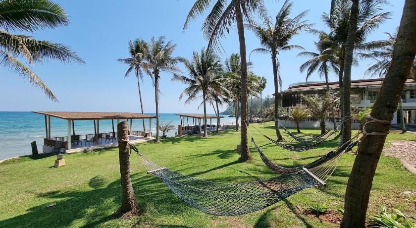 Image of Triple Room Sea View 11