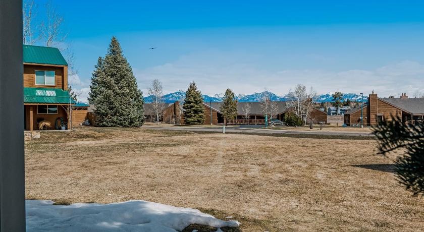 Modern Mountain Getaway & Pagosa Peaks Outlook photo