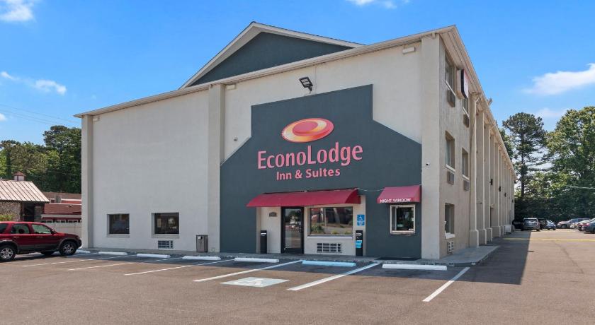 Econo Lodge Inn and Suites I-64 and US 13
