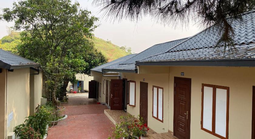 a street scene with a building and trees, Truc Linh Moc Chau Hostel in Moc Chau