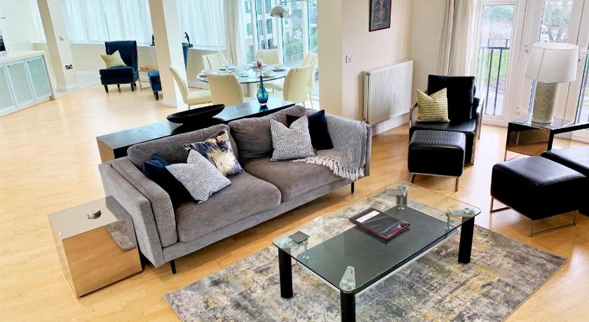 Spacious Luxury Apartments in Windsor — Hotel in London
