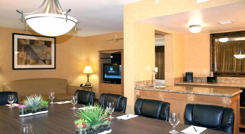 Embassy Suites by Hilton Phoenix Airport