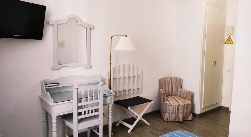 Szoba kétszemélyes vagy 2 külön ággyal és erkéllyel (Double or Twin Room with Balcony) fotója 5