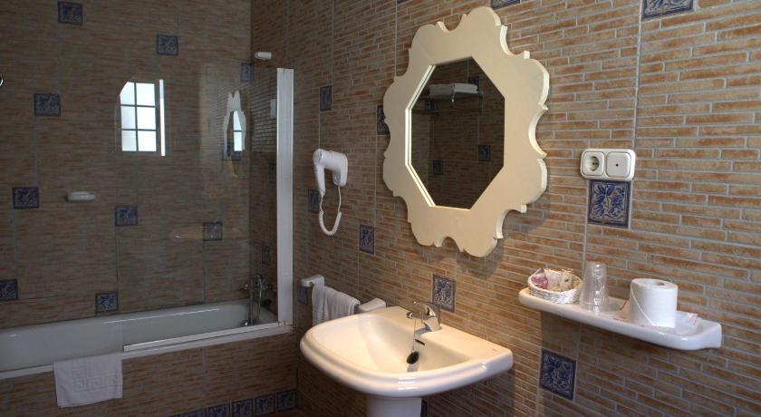 Szoba kétszemélyes ággyal vagy 2 különálló ággyal - a hotel belső részén (Interior Double or Twin Room) fotója 2