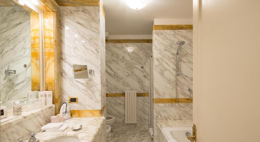 Фото: Двухместный номер с 1 или 2 кроватями (Double or Twin Room) 2