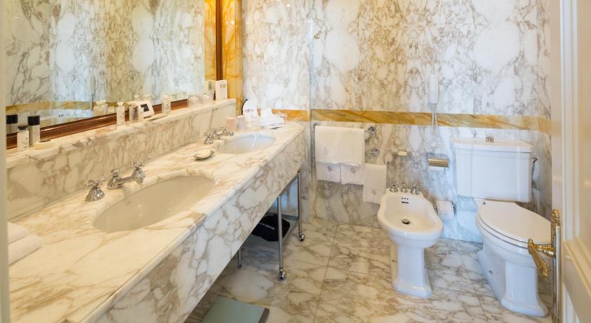 Фото: Полулюкс с балконом и видом на море (Junior Suite with Sea View and Balcony) 14