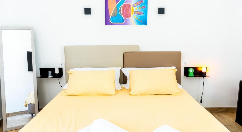 Zeta Rooms — Hotel in Caserta