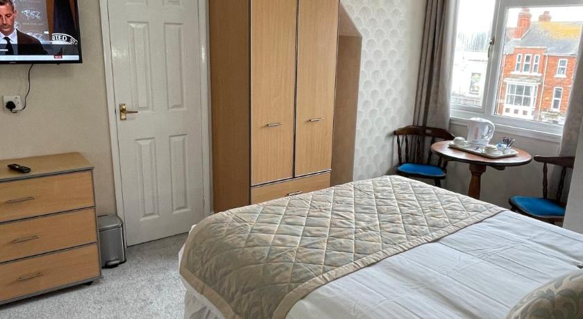 Queens Hotel, Skegness photo