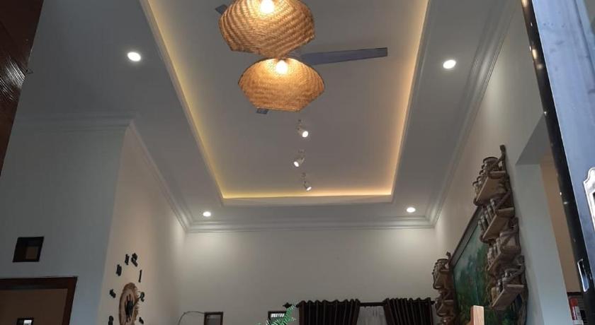 OMAH LUMUT Malang, Best Family Villa 3 Bedrooms Free Pool Kolam Renang photo