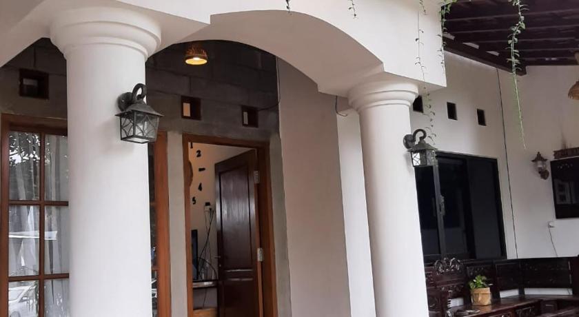 OMAH LUMUT Malang, Best Family Villa 3 Bedrooms Free Pool Kolam Renang photo