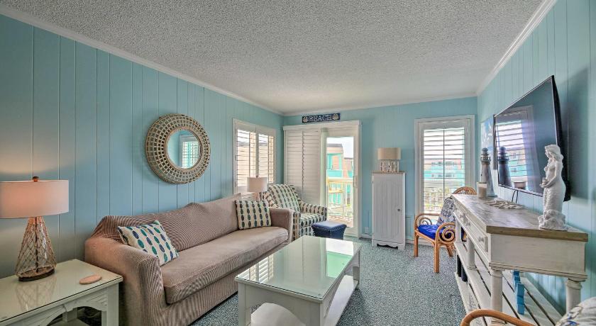 Beachfront Condo with Boardwalk and Pool Access! — Hotel in Atlantic Beach (NC)