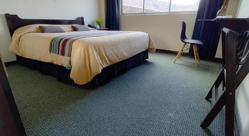 Image of Deluxe Queen Room with City View 3