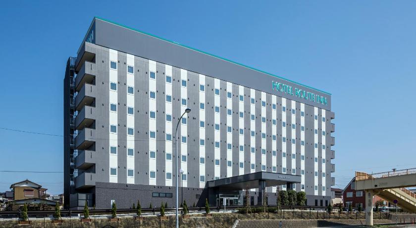 a large building with a large clock on the side of it, Hotel Route Inn Kisarazu in Kisarazu