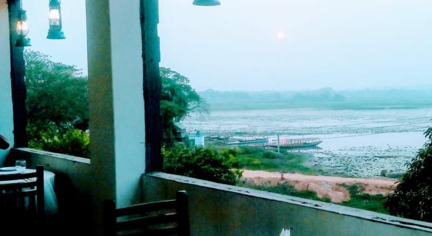 アガルタラ Lake Side Resort Neermahal 3つ星 ホテル 眺望