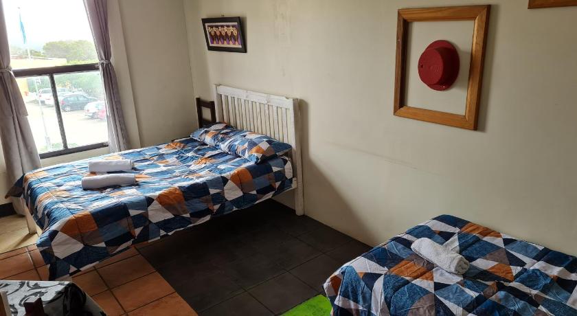 Standard Double Room with Shared Bathroom, Mile Crunchers Backpackers & Hostelling in Mossel Bay