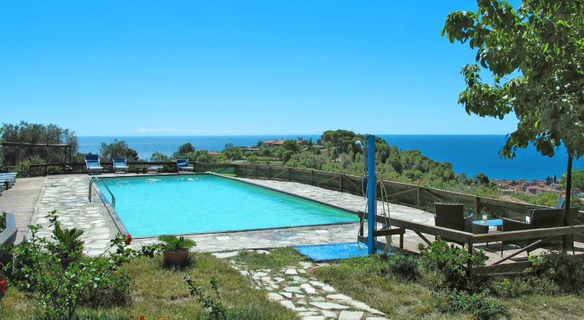 Holiday Home Le Terrazze del Geco Bungalow B - SLR301 by Interhome