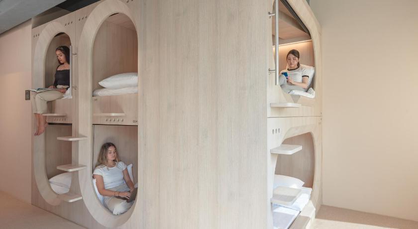Image of 10-Capsule Female-Only Room - 2 10