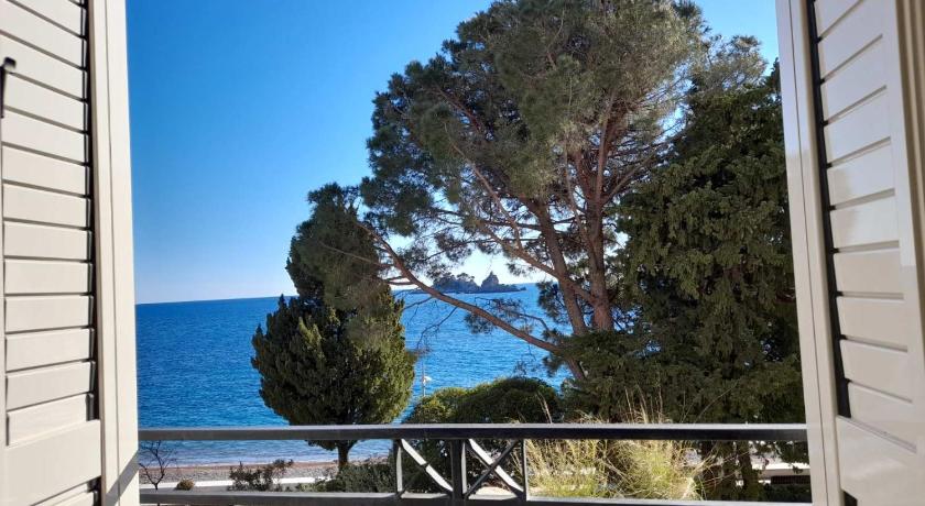 LuxBeachFront photo