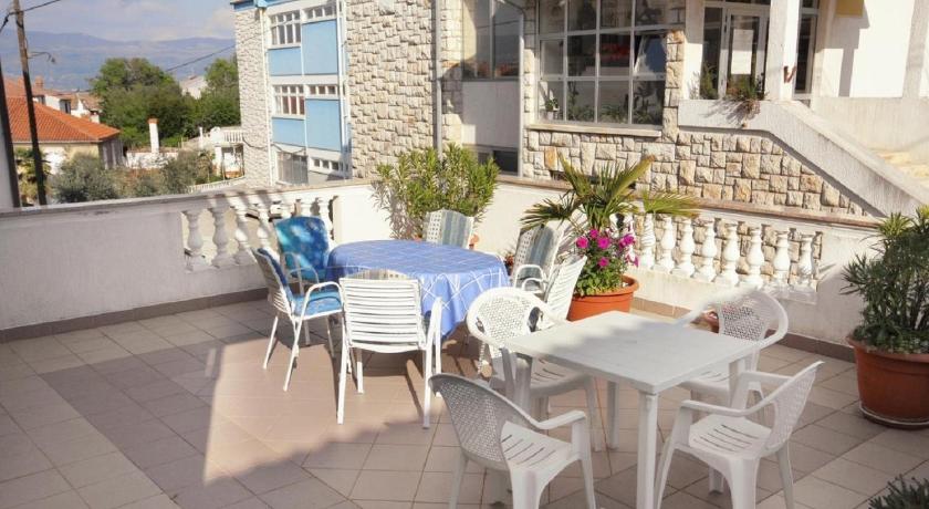 App-rooms Luka with parking — Hotel in Vrbnik