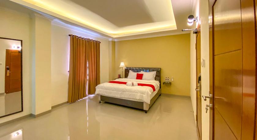 RedDoorz Premium near Museum Angkut Batu 3