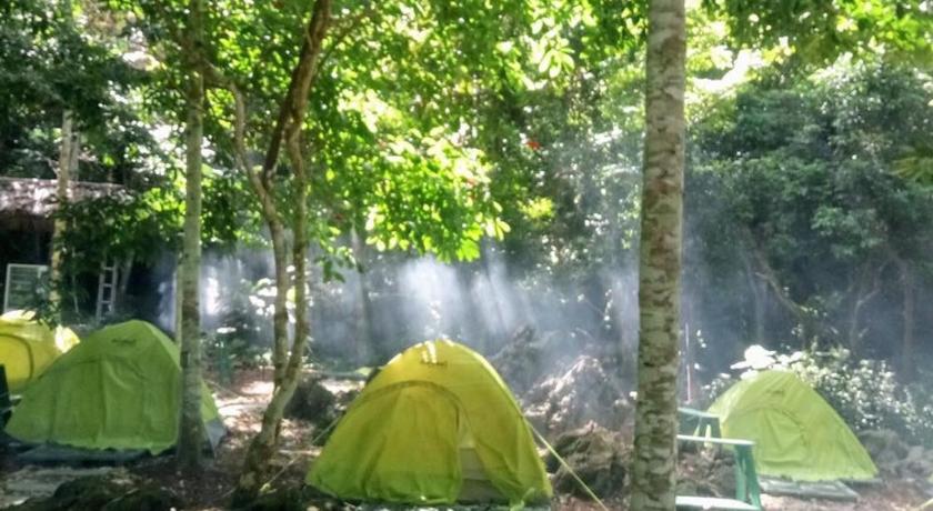 a tent is set up in the middle of a forest, Hoi Lake Farmstay in Cat Ba Island
