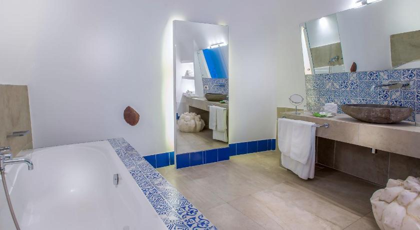 Santorini Secret Suites and Spa