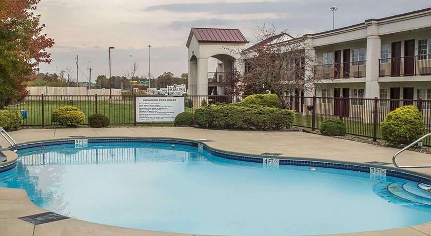 Days Inn by Wyndham Austintown