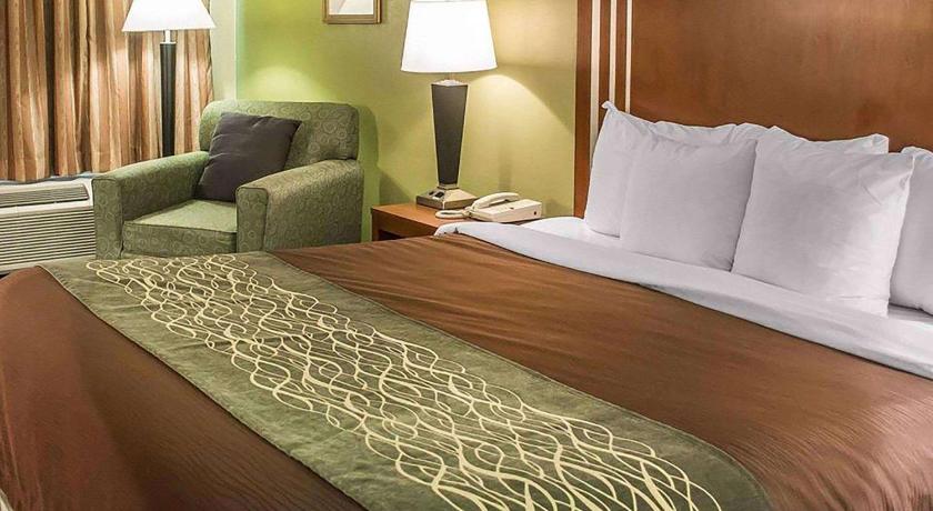 Days Inn by Wyndham Austintown