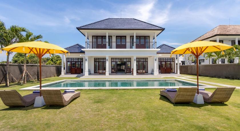 Villa Besakih 5BR, 5 mins to beach - Canggu — Hotel in Bali