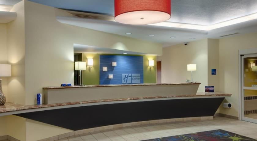 Holiday Inn Express Hotel & Suites Saginaw photo