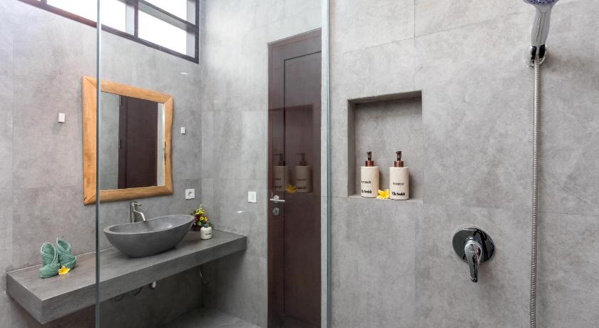 Villa Besakih 5BR, 5 mins to beach - Canggu photo