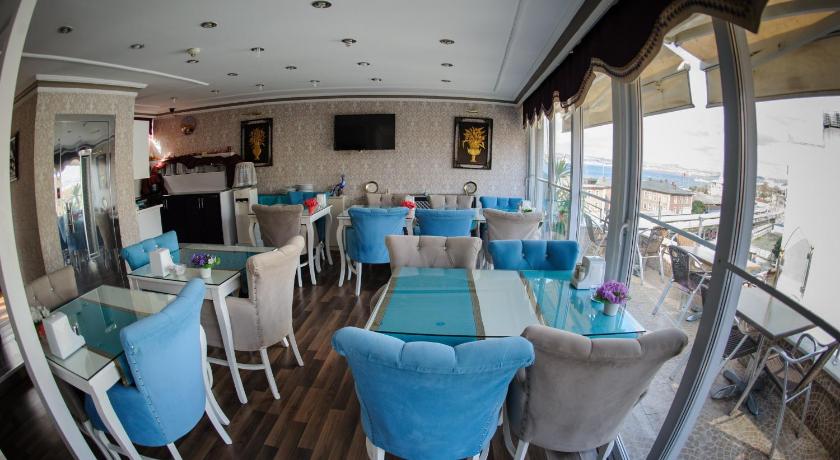 Crowned Hotel - image 4
