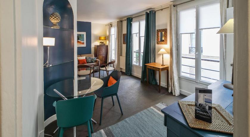 Nice flat at a 8 min walk from the Eiffel Tower in Paris - Welkeys — Hotel in Paris