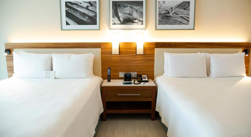 Image of Swim Up Oceanfront Double Room 12