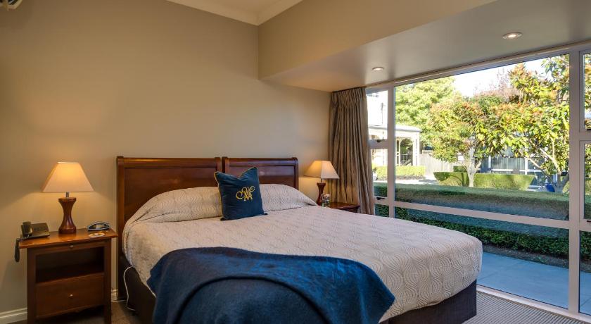 Image of Superior Spa Studio 0