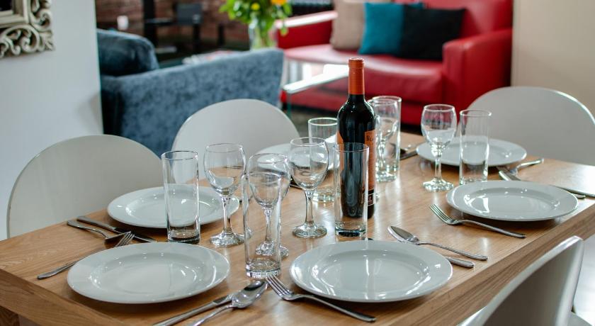 Base Serviced Apartments - Sir Thomas Street - image 2