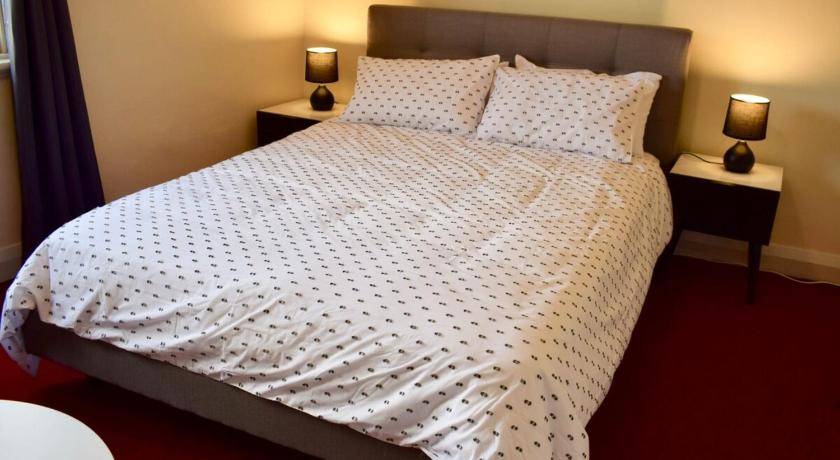 Comfortable 3 Bedroom Apartment In Trendy Haberfield photo
