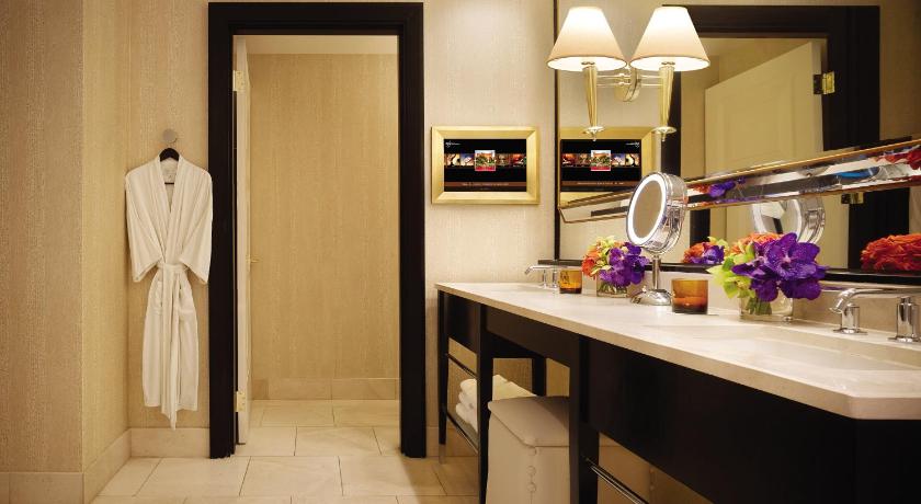 Image of SPECIAL OFFER – Encore Resort Two Queens Two (2) Complimentary Awakening Sapphire Show Tickets Offer 2