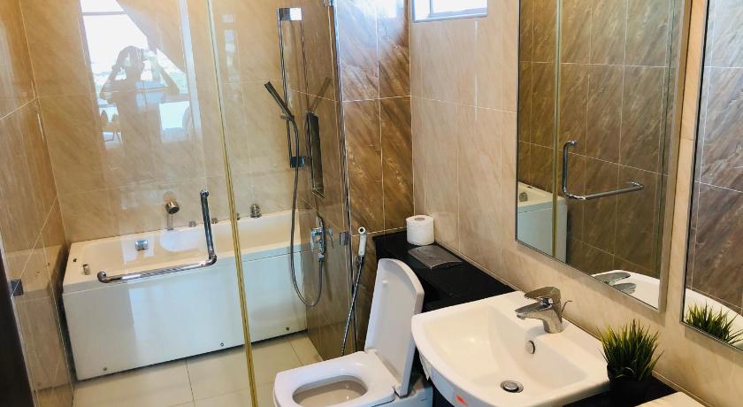 Image of Apartment with Shower 2