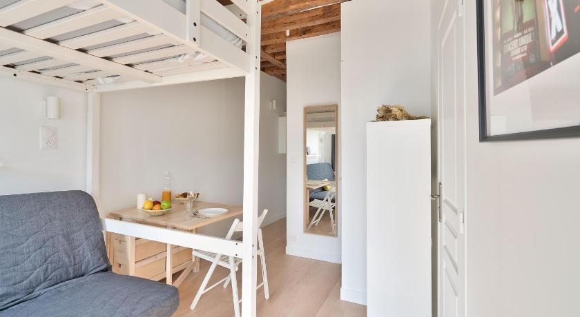 Lovely Mezzanine Studio in the Heart of Paris - image 12