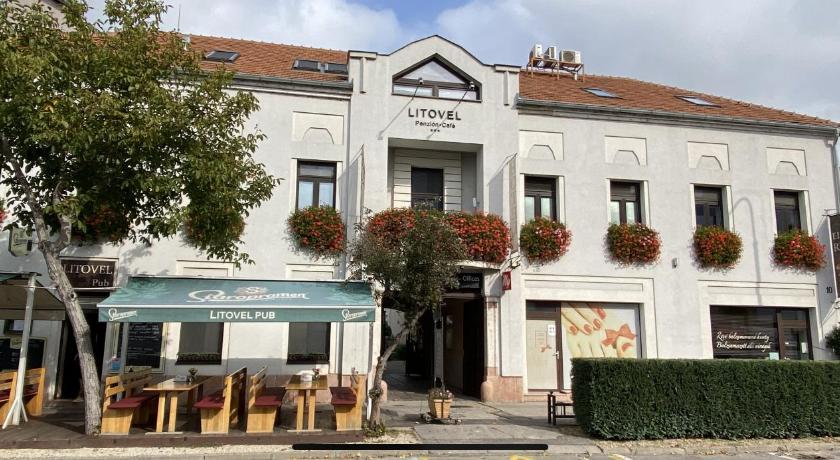 Hotel Litovel — Hotel in Komarno