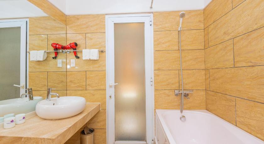 Image of Deluxe Double Room (2 Adults + 1 Child) 2