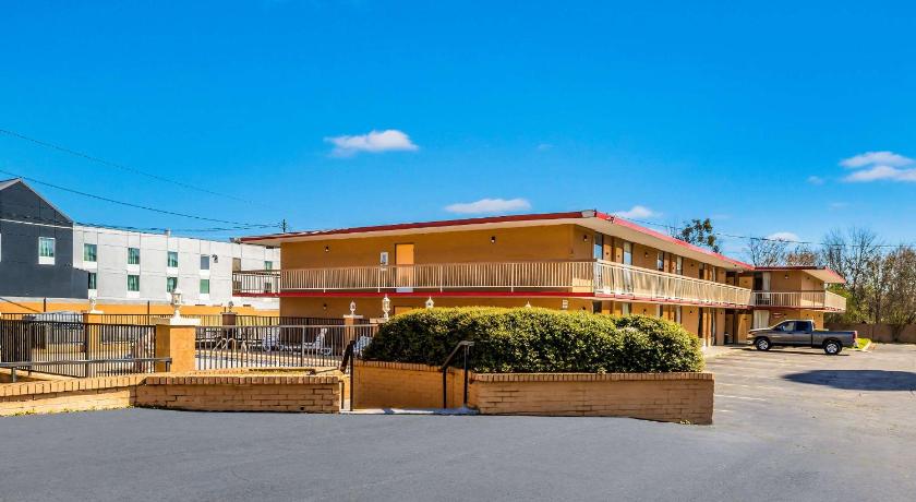 Econo Lodge  Inn & Suites photo