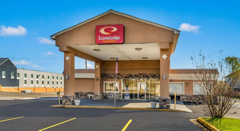 Econo Lodge  Inn & Suites